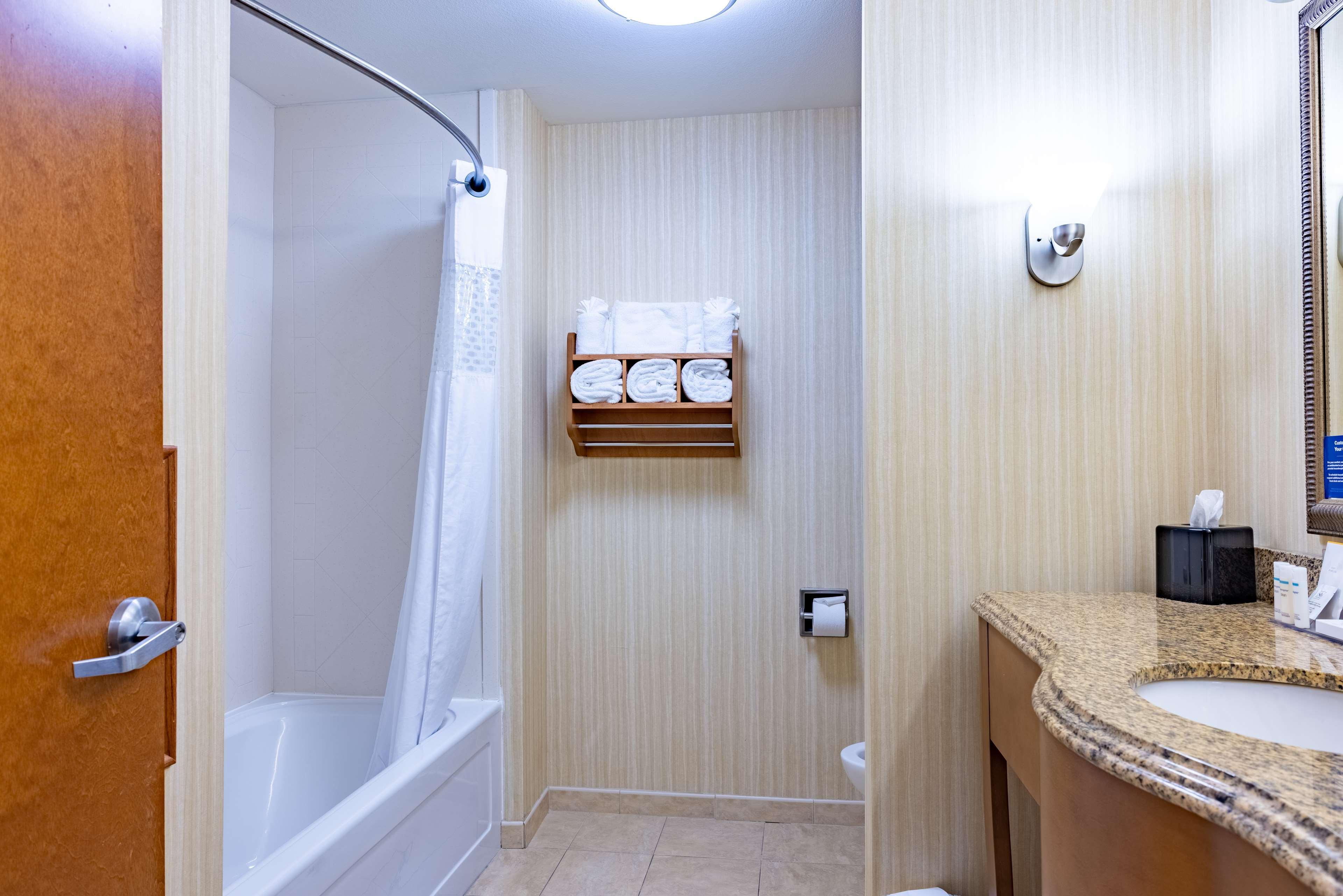 Hampton Inn Элис Экстерьер фото