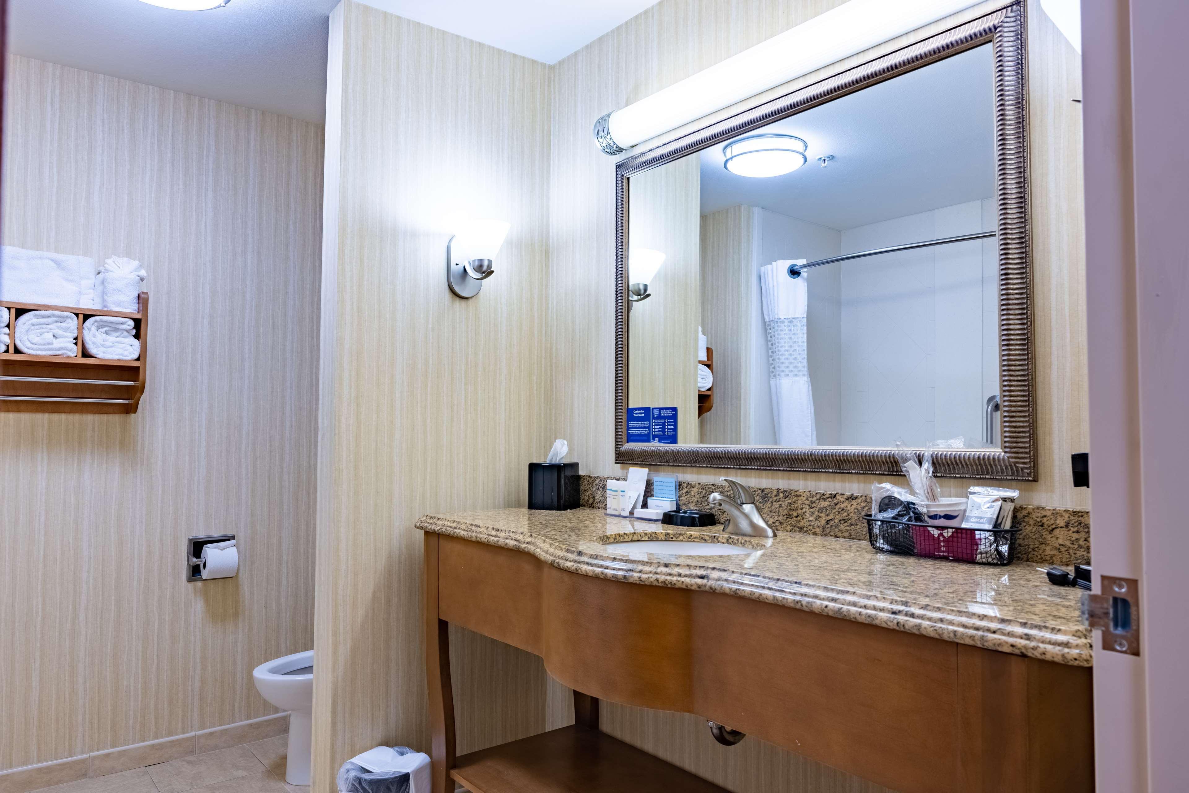 Hampton Inn Элис Экстерьер фото