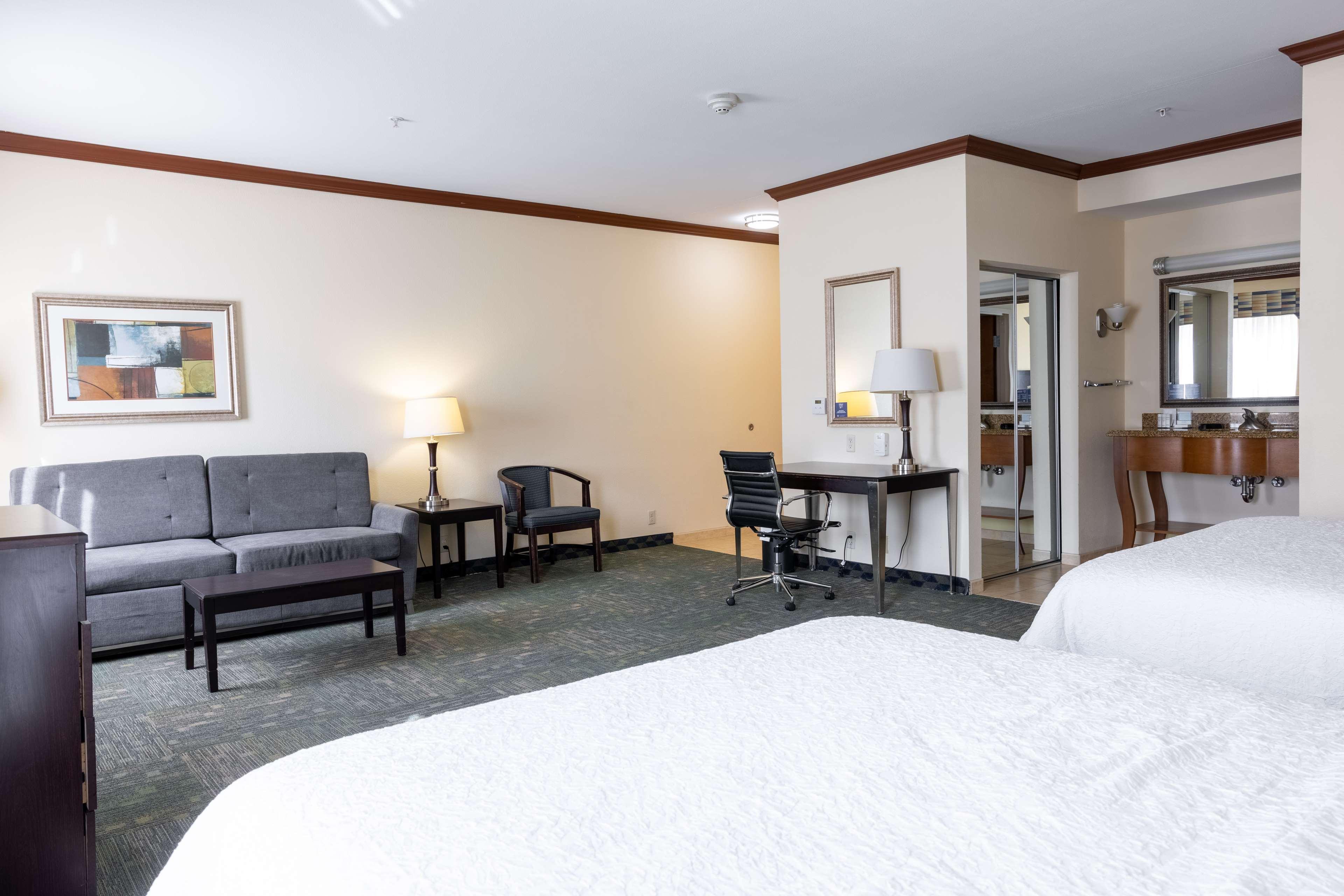 Hampton Inn Элис Экстерьер фото