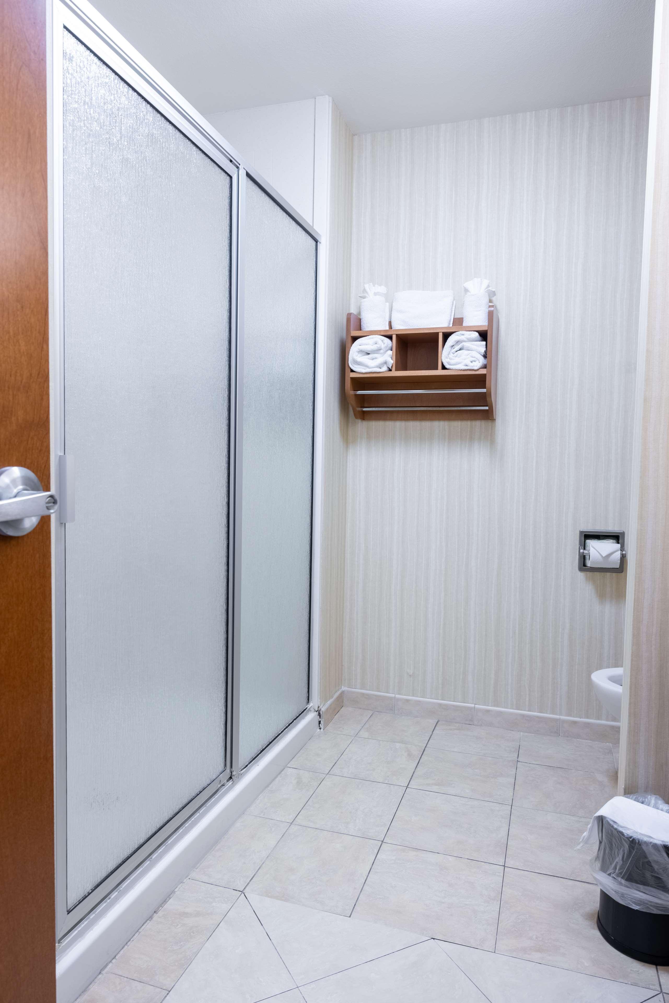 Hampton Inn Элис Экстерьер фото