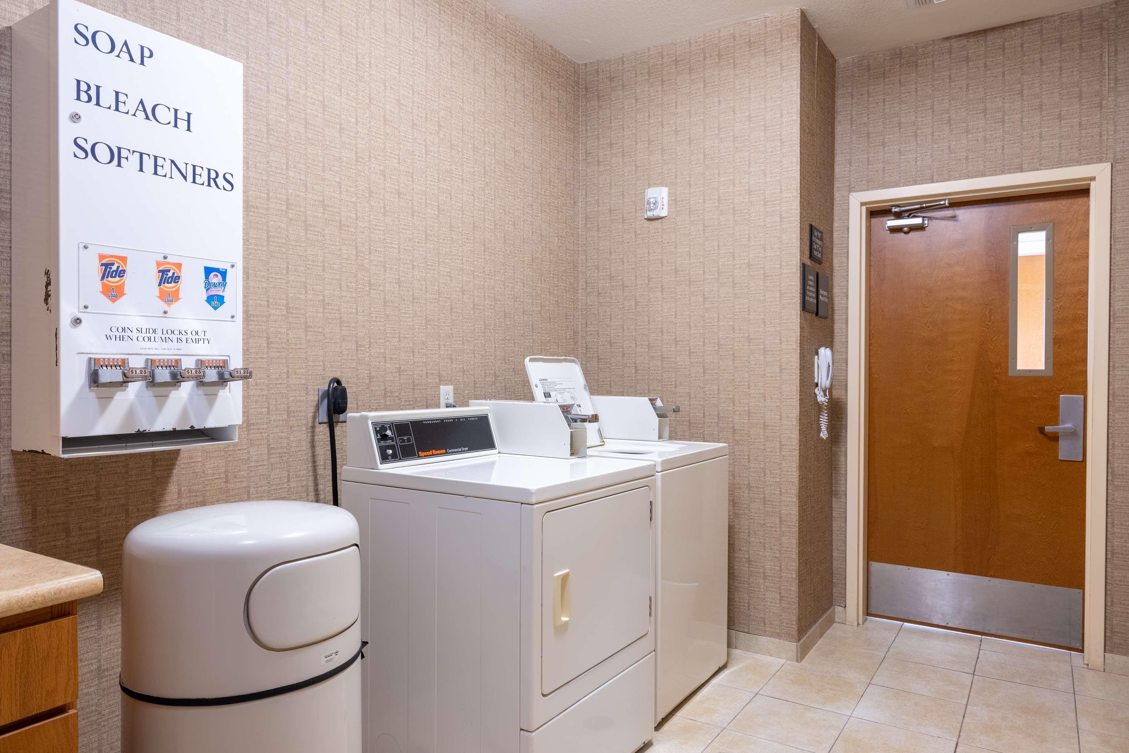 Hampton Inn Элис Экстерьер фото
