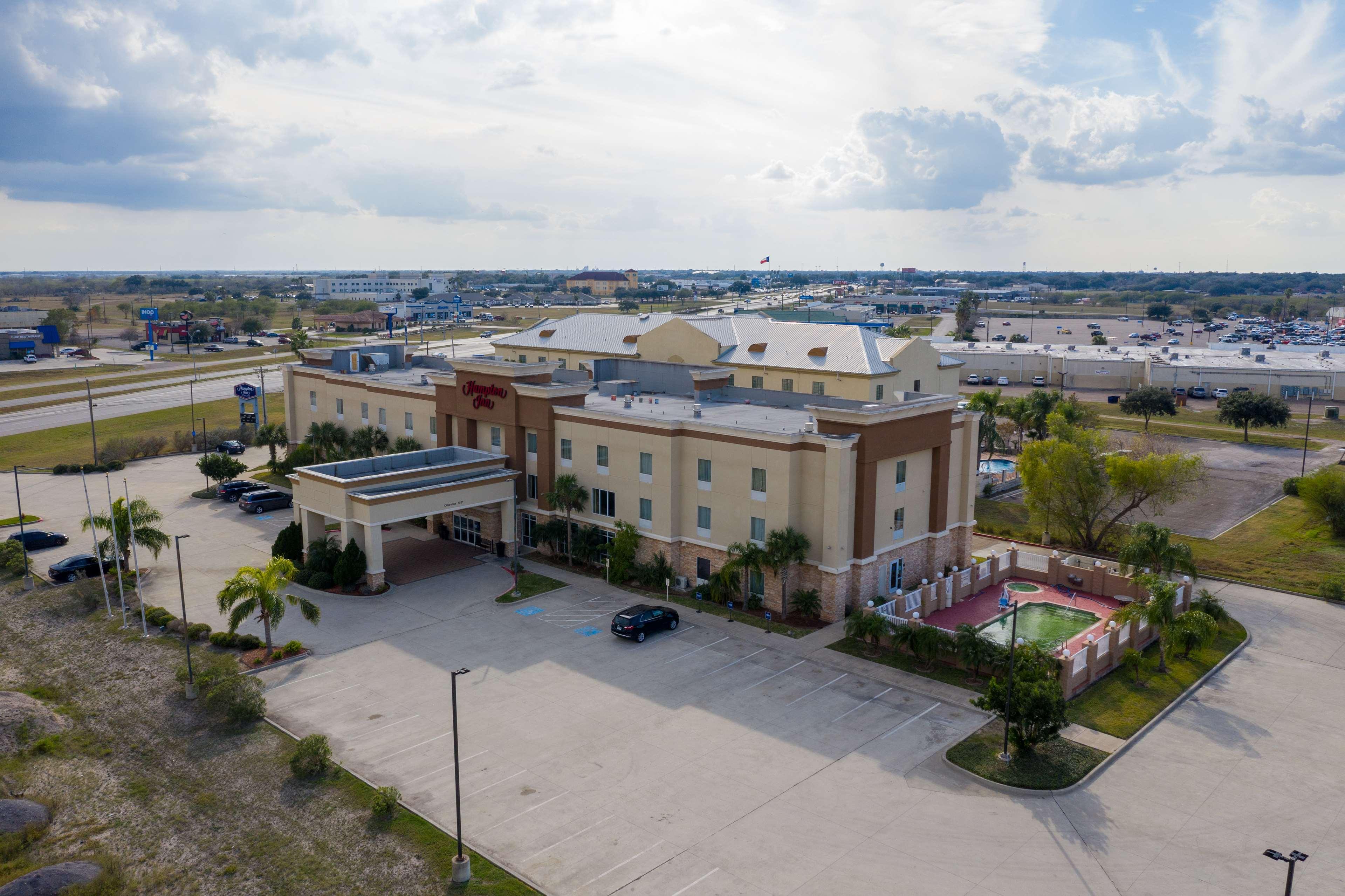Hampton Inn Элис Экстерьер фото